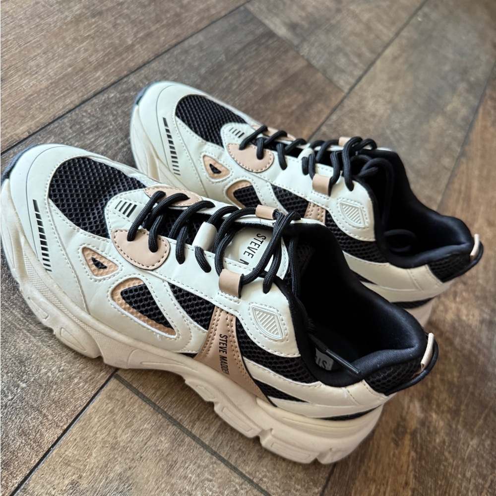 Like new* Steve Madden Women's Black and Cream Sneakers size 9